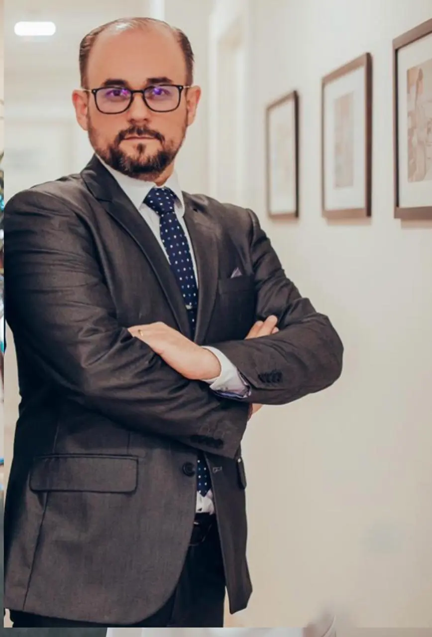Dr. Edmundo Antunes na clínica